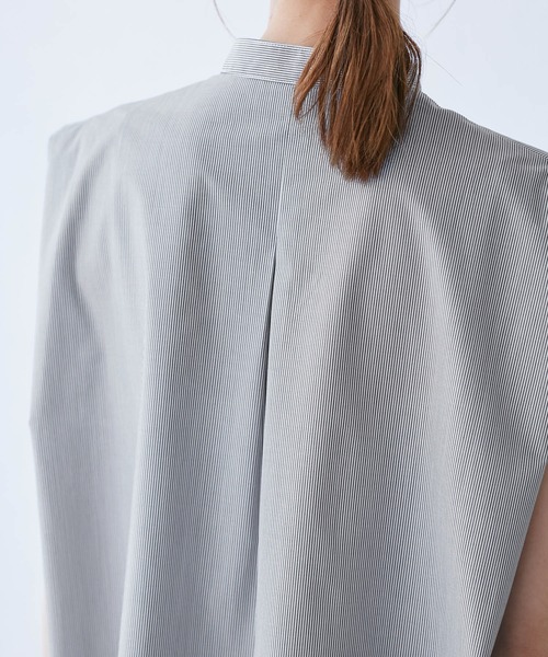 ROPE' PICNIC（ロペピクニック）の「【UVカット・接触冷感・イージーケア】バンドカラーノースリーブシャツ/通勤対応（シャツ/ブラウス・レディース・サックスブルー/チャコールグレー/オフホワイト/ネイビー・38）」の17枚目の写真