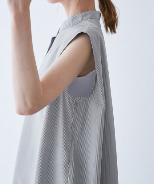 ROPE' PICNIC（ロペピクニック）の「【UVカット・接触冷感・イージーケア】バンドカラーノースリーブシャツ/通勤対応（シャツ/ブラウス・レディース・サックスブルー/チャコールグレー/オフホワイト/ネイビー・38）」の14枚目の写真