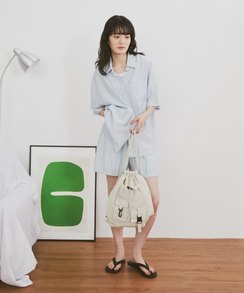 MERLOT（メルロー）の「ドローストリングナイロンナップザック（バックパック/リュック・レディース・ホワイト/ブラック・FREE）」の6枚目の写真