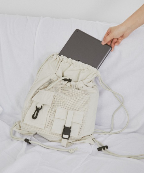 MERLOT（メルロー）の「ドローストリングナイロンナップザック（バックパック/リュック・レディース・ホワイト/ブラック・FREE）」の10枚目の写真