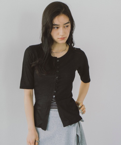 DRWCYS（ドロシーズ）の「フロントボタンシアーカーディガン（Tシャツ/カットソー・レディース・ホワイト/ブラック・FREE）」の21枚目の写真