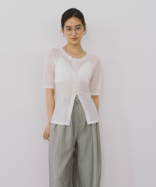 DRWCYS（ドロシーズ）の「フロントボタンシアーカーディガン（Tシャツ/カットソー・レディース・ホワイト/ブラック・FREE）」の10枚目の写真