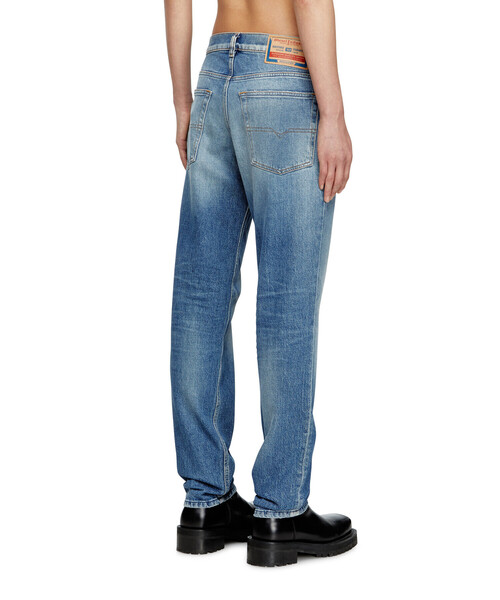 DIESEL(ディーゼル)の「メンズ デニムパンツ REGULAR 2023 D-FINITIVE L.30(デニムパンツ・メンズ・インディゴブルー・30inch/26inch/32inch/28inch/34inch/36inch)」の2枚目の写真