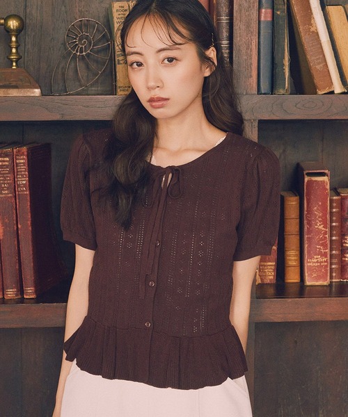 earth music&ecology(アースミュージックアンドエコロジー)の「ナローリボンペプラムニットカーディガン(Tシャツ/カットソー・レディース・ラベンダー/ブラウン/アイボリー・FREE)」の2枚目の写真