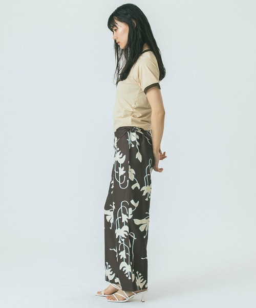 ROSE BUD(ローズバッド)の「RINGER TEE(Tシャツ/カットソー・レディース・ネイビー/ベージュ・ONE SIZE)」の17枚目の写真