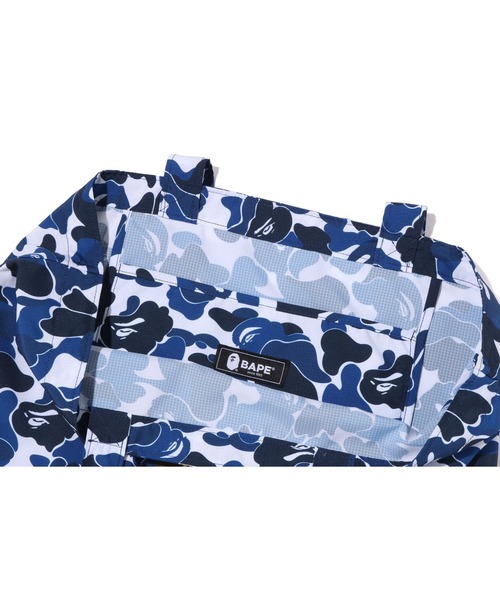 A BATHING APE（アベイシングエイプ）の「BAPE.COM CAMO GO APE POINTER COLLEGE TOTE BAG BAPEC（トートバッグ・メンズ・ネイビー/ピンク/ブルー/グリーン・FREE）」の10枚目の写真