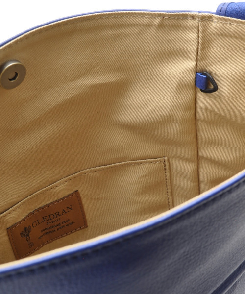 CLEDRAN(クレドラン)の「【軽量 ソフトな本革】CL3842 HALLE WIDE HANDLE TALL BAG(ショルダーバッグ・レディース・ブラック/グレイッシュベージュ/グレー/グリーン/ブルー・FREE)」の14枚目の写真