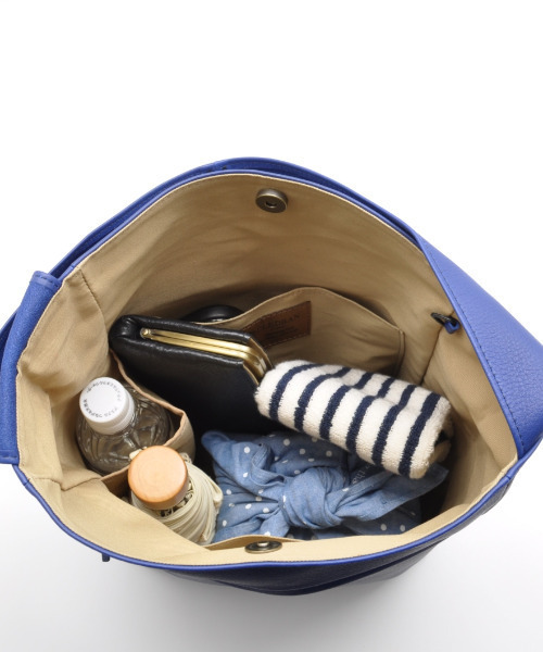 CLEDRAN(クレドラン)の「【軽量 ソフトな本革】CL3842 HALLE WIDE HANDLE TALL BAG(ショルダーバッグ・レディース・ブラック/グレイッシュベージュ/グレー/グリーン/ブルー・FREE)」の15枚目の写真
