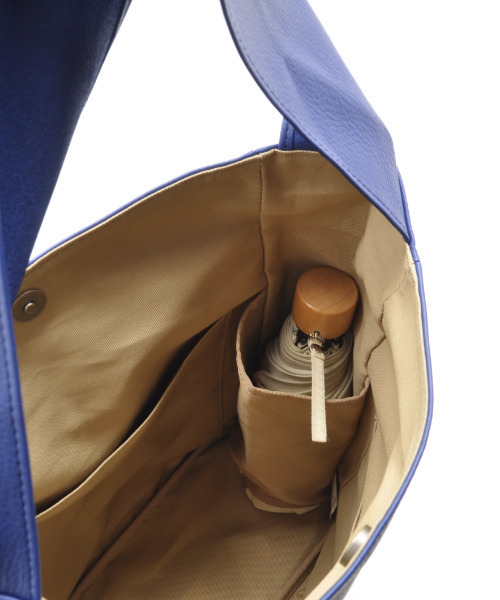 CLEDRAN(クレドラン)の「【軽量 ソフトな本革】CL3842 HALLE WIDE HANDLE TALL BAG(ショルダーバッグ・レディース・ブラック/グレイッシュベージュ/グレー/グリーン/ブルー・FREE)」の16枚目の写真