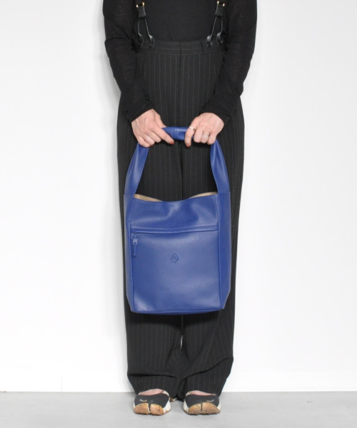 CLEDRAN(クレドラン)の「【軽量 ソフトな本革】CL3842 HALLE WIDE HANDLE TALL BAG(ショルダーバッグ・レディース・ブラック/グレイッシュベージュ/グレー/グリーン/ブルー・FREE)」の18枚目の写真