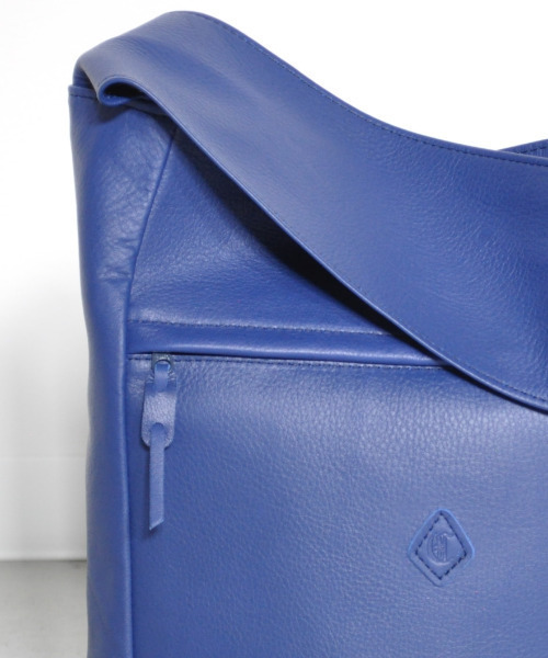 CLEDRAN(クレドラン)の「【軽量 ソフトな本革】CL3842 HALLE WIDE HANDLE TALL BAG(ショルダーバッグ・レディース・ブラック/グレイッシュベージュ/グレー/グリーン/ブルー・FREE)」の6枚目の写真
