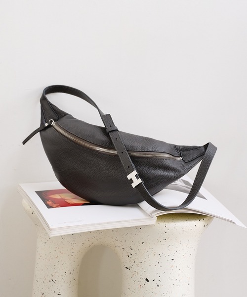 IACUCCI イアクッチ ピスタッロ S CERVO チャコールグレー IACUCCI（イアクッチ）の「ピスタッロ S CERVO（ショルダーバッグ