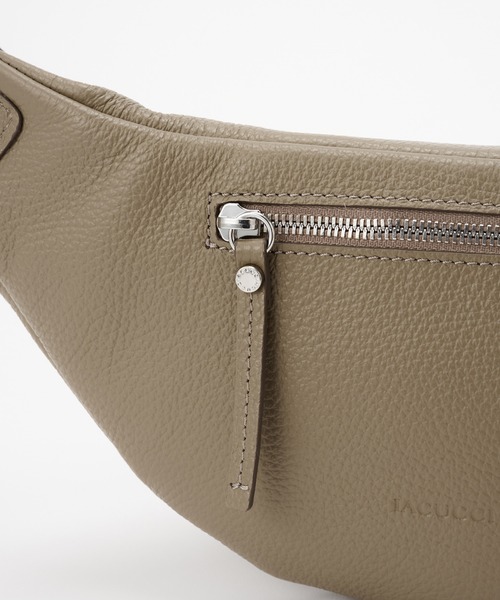 IACUCCI（イアクッチ）の「ピスタッロ S CERVO（ショルダーバッグ