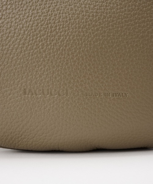 IACUCCI（イアクッチ）の「ピスタッロ S CERVO（ショルダーバッグ