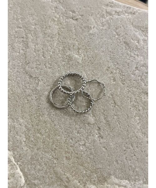 Ungrid（アングリッド）の「デザインリングセット（リング・レディース・シルバー/ゴールド・FREE）」の2枚目の写真