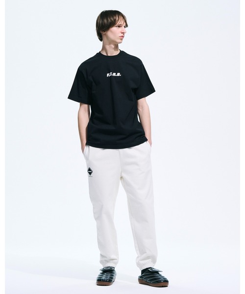 F.C.Real Bristol(エフシーレアルブリストル)の「SIGNATURE TEE(Tシャツ/カットソー・メンズ・ブラウン/ブラック/セージグリーン/ホワイト・LARGE/X-LARGE/MEDIUM/SMALL/XX-LARGE)」の5枚目の写真