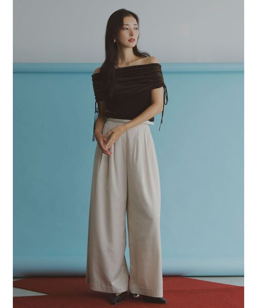 LAGUNAMOON（ラグナムーン）の「シルエットタックワイドパンツ（その他パンツ・レディース・ブラウン/アイボリー・SMALL/MEDIUM）」の2枚目の写真