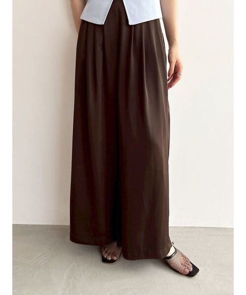 LAGUNAMOON(ラグナムーン)の「シルエットタックワイドパンツ(その他パンツ・レディース・ブラウン/アイボリー・SMALL/MEDIUM)」の13枚目の写真