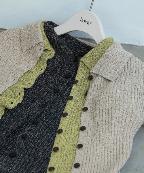 lawgy(ラウジー)の「boucle rib collar polo cardigan / ブークレリブカラーポロカーディガン(カーディガン/ボレロ・レディース・ブラック/グリーン/ベージュ・FREE)」の4枚目の写真