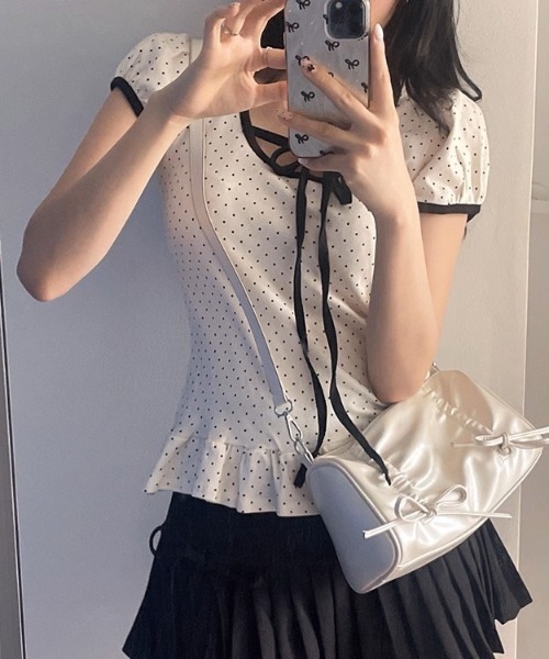 .KOM(ドットコム)の「A'GEM/9 × .kom 『.KOM/ドットケーオーエム』ドットリボントップ(その他トップス・レディース・グレー/アイボリー・FREE)」の4枚目の写真