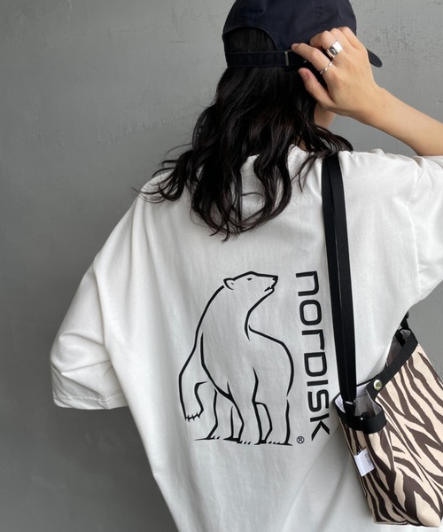 NORDISK（ノルディスク）の「[NORDISK/ノルディスク] 別注 バックロゴプリントTシャツ（Tシャツ/カットソー・レディース・ダークブラウン/ホワイト/チャコールグレー・50/48/46/44）」の2枚目の写真