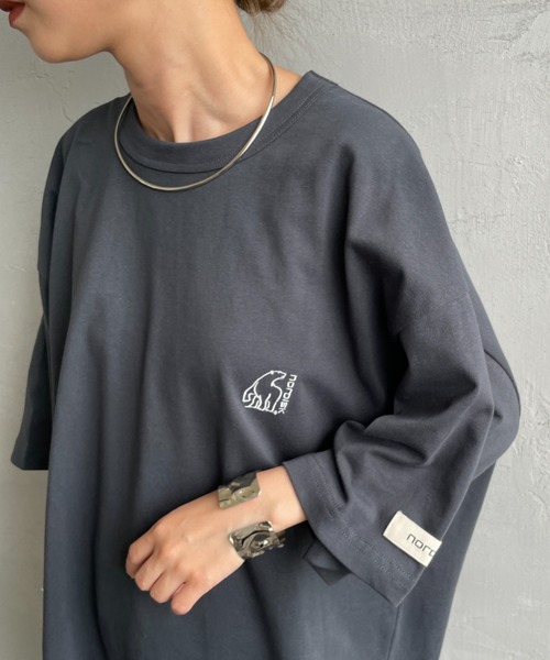 NORDISK（ノルディスク）の「[NORDISK/ノルディスク] 別注 バックロゴプリントTシャツ（Tシャツ/カットソー・レディース・ダークブラウン/ホワイト/チャコールグレー・50/48/46/44）」の7枚目の写真