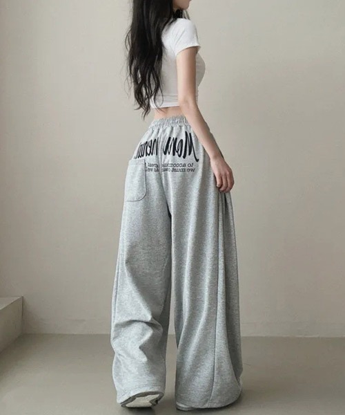 Ressaca(レサーカ)の「バックロゴプリントルーズスウェットパンツ(スウェットパンツ・レディース・ブラック/ネイビー/グレー・M)」の4枚目の写真