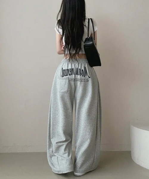 Ressaca(レサーカ)の「バックロゴプリントルーズスウェットパンツ(スウェットパンツ・レディース・ブラック/ネイビー/グレー・M)」の5枚目の写真