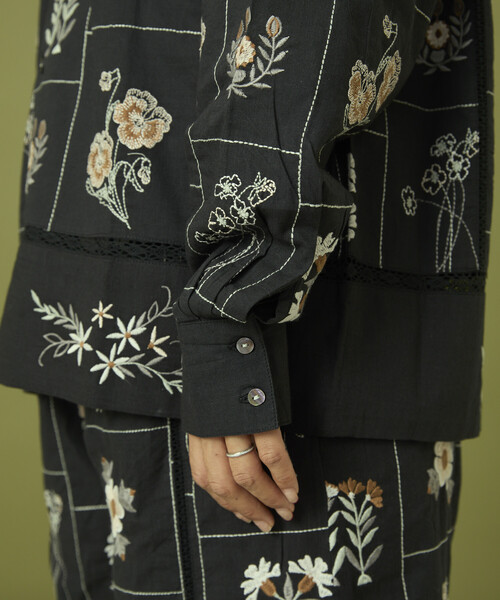 フリーダ／パッチワーク風フレアワンピース／総柄カラフル／長袖／花柄