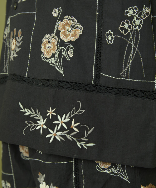 【美品★1回のみ着用】Freada パッチワーク花刺繍シャツ（完売商品） 美品☆1回のみ着用】Freada パッチワーク花刺繍シャツ（完売商品