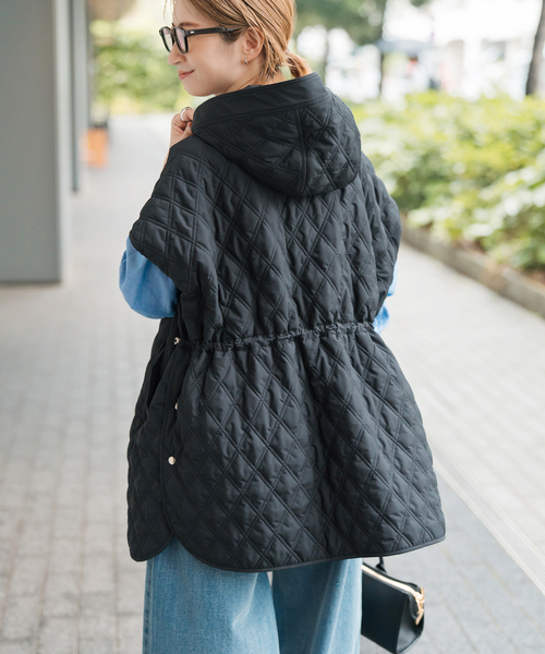 Spick & Span（スピックアンドスパン）の「TICCA / ティッカ リバーシブルキルティングポンチョ（その他アウター・レディース・カーキ/ブラック・FREE）」の13枚目の写真