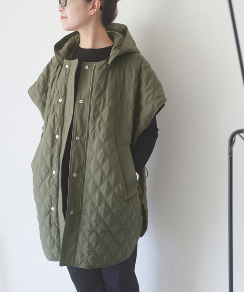 Spick & Span（スピックアンドスパン）の「TICCA / ティッカ リバーシブルキルティングポンチョ（その他アウター・レディース・カーキ/ブラック・FREE）」の15枚目の写真