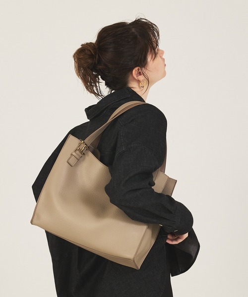 LOWELL things（ロウェル　シングス）の「Peak/メタルモチーフオープントート/A4サイズ/13インチPC収納可（トートバッグ・レディース・ブラック/ブルー/グレイッシュベージュ・フリー）」の2枚目の写真