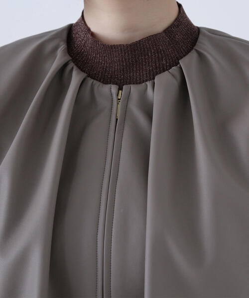 NATURAL BEAUTY BASIC（ナチュラルビューティーベーシック）の「◇フェイクレザーギャザーブルゾン（ブルゾン・レディース・ブラック/ブラウン/ベージュ・SMALL/MEDIUM）」の4枚目の写真