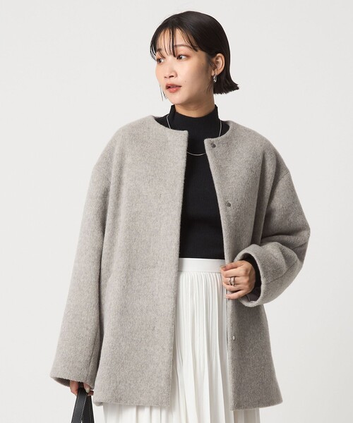 green label relaxing（グリーンレーベルリラクシング）の「［size SHORTあり］アンゴラビーバー ノーカラー ミドル コート（ノーカラーコート・レディース・ライトグレー/ダークグレー/モカ・38/36/SHORT）」の4枚目の写真