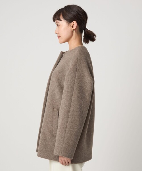 green label relaxing（グリーンレーベルリラクシング）の「［size SHORTあり］アンゴラビーバー ノーカラー ミドル コート（ノーカラーコート・レディース・ライトグレー/ダークグレー/モカ・38/36/SHORT）」の21枚目の写真