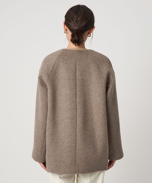 green label relaxing（グリーンレーベルリラクシング）の「［size SHORTあり］アンゴラビーバー ノーカラー ミドル コート（ノーカラーコート・レディース・ライトグレー/ダークグレー/モカ・38/36/SHORT）」の22枚目の写真