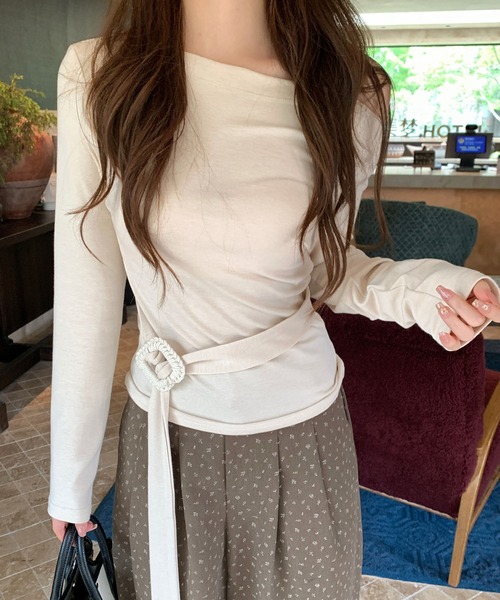 Lace Ladies(レースレディース)の「ドレープ ワンショルダー ベルト付き 長袖 トップス(Tシャツ/カットソー・レディース・ブラウン/ブラック/アイボリー・FREE)」の1枚目の写真