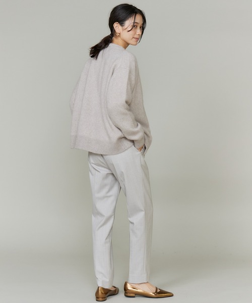 INED（イネド）の「ラクーンVネックカーディガン（カーディガン/ボレロ・レディース・グレイッシュベージュ/ベージュ/サックスブルー/チャコールグレー・9号）」の6枚目の写真