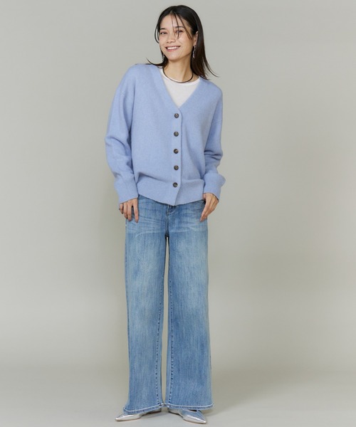 INED（イネド）の「ラクーンVネックカーディガン（カーディガン/ボレロ・レディース・グレイッシュベージュ/ベージュ/サックスブルー/チャコールグレー・9号）」の8枚目の写真