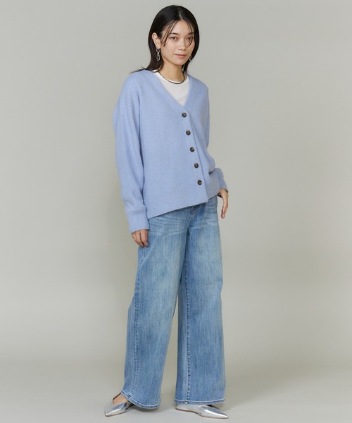 INED（イネド）の「ラクーンVネックカーディガン（カーディガン/ボレロ・レディース・グレイッシュベージュ/ベージュ/サックスブルー/チャコールグレー・9号）」の9枚目の写真