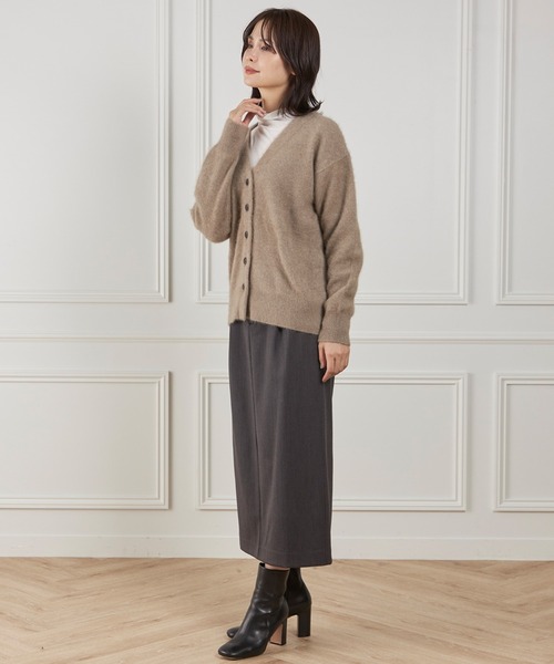 INED（イネド）の「ラクーンVネックカーディガン（カーディガン/ボレロ・レディース・グレイッシュベージュ/ベージュ/サックスブルー/チャコールグレー・9号）」の12枚目の写真