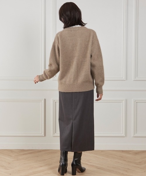 INED（イネド）の「ラクーンVネックカーディガン（カーディガン/ボレロ・レディース・グレイッシュベージュ/ベージュ/サックスブルー/チャコールグレー・9号）」の13枚目の写真