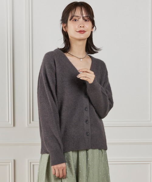 INED（イネド）の「ラクーンVネックカーディガン（カーディガン/ボレロ・レディース・グレイッシュベージュ/ベージュ/サックスブルー/チャコールグレー・9号）」の14枚目の写真