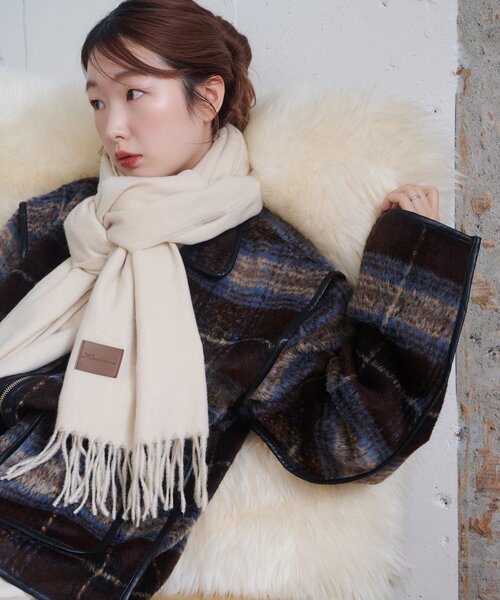 Kastane（カスタネ）の「【4色展開】ツイルマフラー（マフラー・レディース・ブラウン/ネイビー/ブルー/アイボリー・FREE）」の14枚目の写真