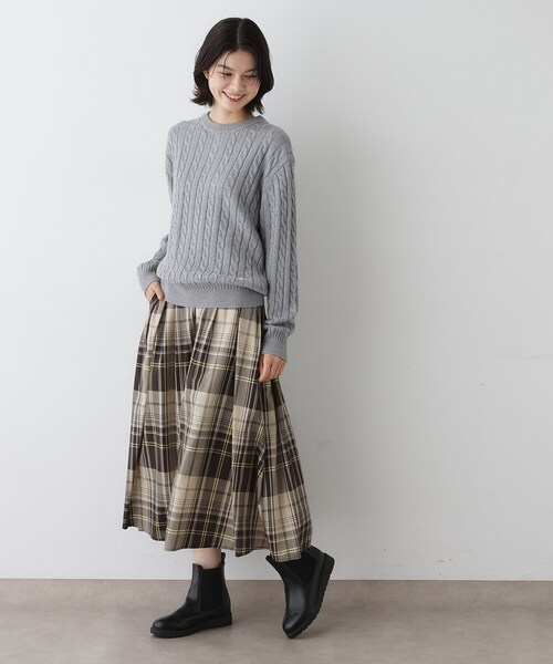 Dessin（デッサン）の「【ユニセックス・洗える】クルーネックケーブルニット（ニット/セーター・レディース・ネイビー/ピンク系/グレー・04/03/01/02）」の5枚目の写真