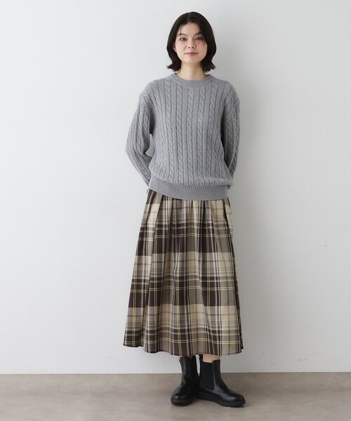 Dessin（デッサン）の「【ユニセックス・洗える】クルーネックケーブルニット（ニット/セーター・レディース・ネイビー/ピンク系/グレー・04/03/01/02）」の6枚目の写真