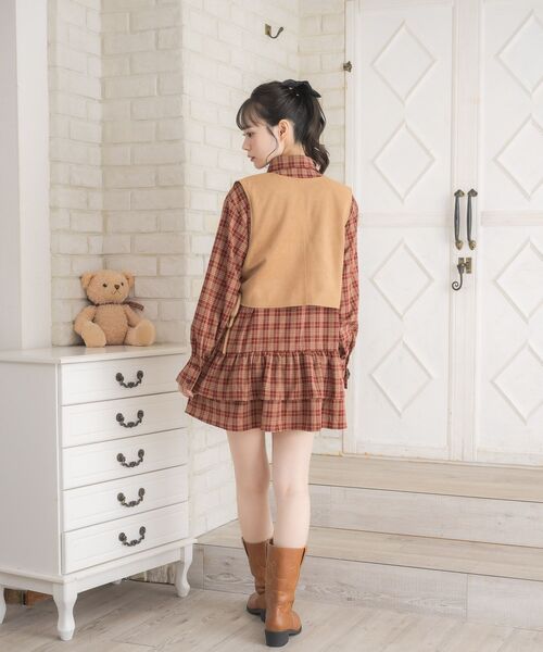 ems excite(エムズエキサイト)の「レースアップスエードベスト(ベスト・レディース・キャメル/ナチュラル・FREE)」の15枚目の写真