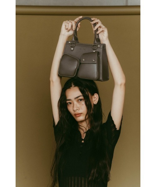 Knuth Marf（クヌースマーフ）の「multi pocket hand bag（ハンドバッグ・レディース・ホワイト/チャコール・ONE SIZE）」の8枚目の写真