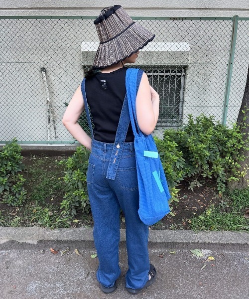 Belle Cie（ベルシー）の「大人ゆるシルエットアシメショルダーオーバーオール レディース アシンメトリー デニムサロペット（デニムパンツ・レディース・ブルー・S/M/L/XL）」の16枚目の写真